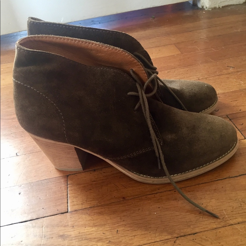 Never worn. 6.5 narrow